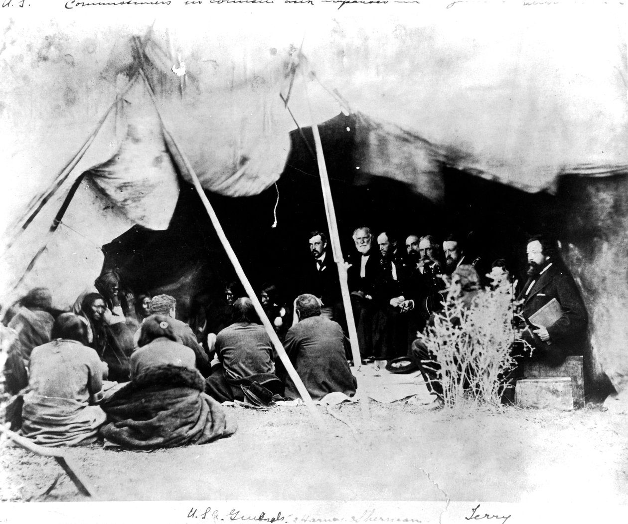 Amerikai biztosok Arapahoes és Cheyennes tanácsában, 1862 körül alkotó: American Photographer