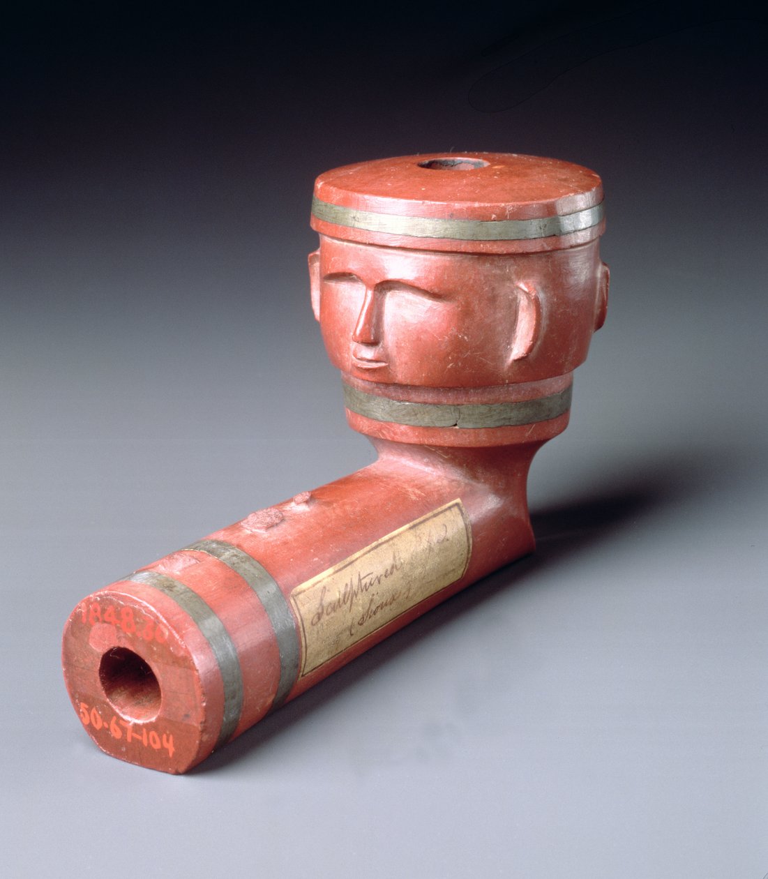 Inlayed Pipe Bowl with Two Faces, Sioux, Minnesota, 1801-33 (sztealit és ólom) alkotó: American School