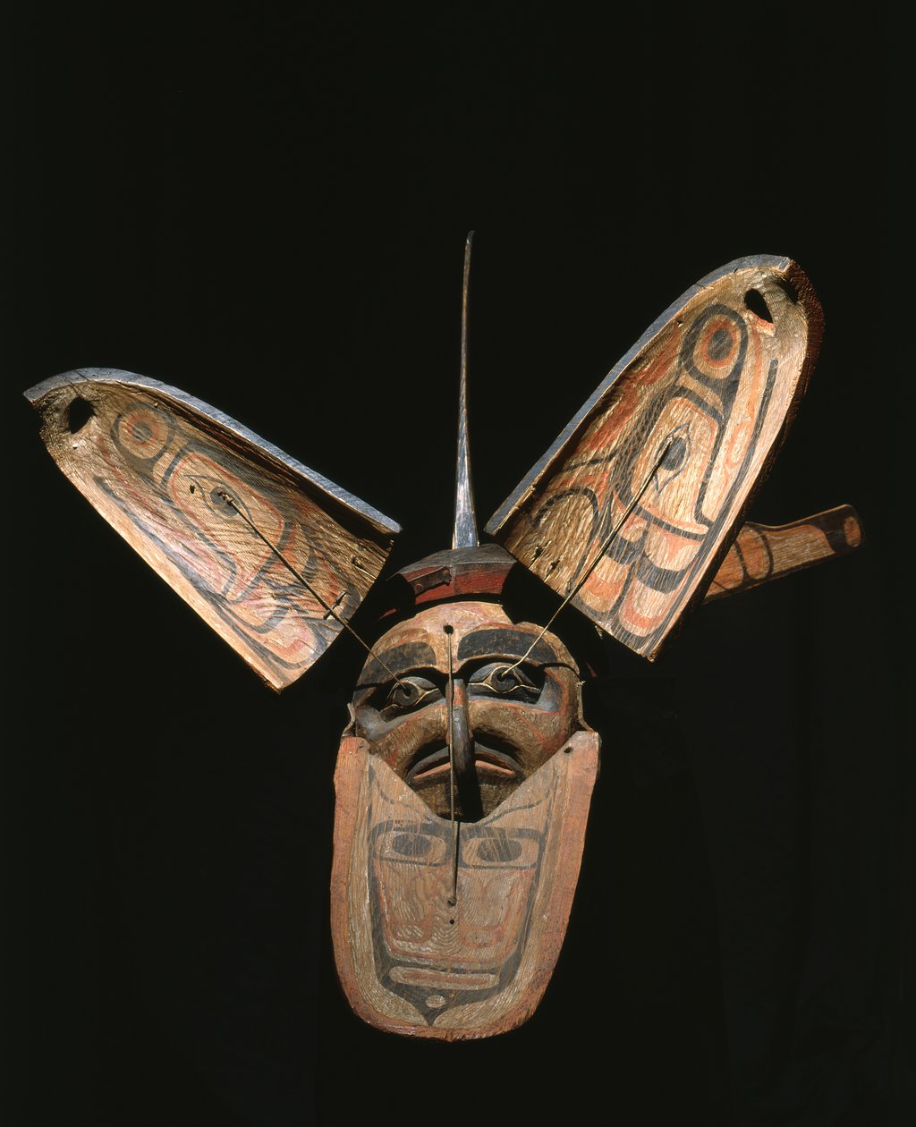 Kwakiutl transzformációs maszk (polikróm fa) alkotó: American School
