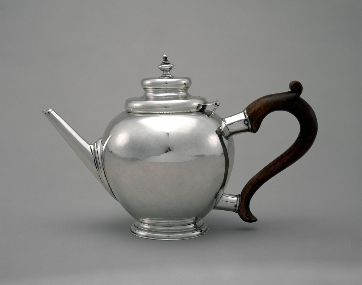 Teáskanna, Bartholomew Shaats boltjából, 1728-48 körül (ezüst) alkotó: American School