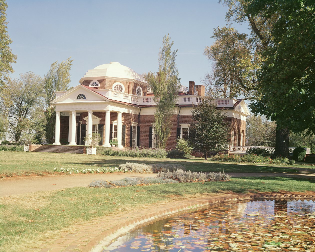 Kilátás az 1772-ben épült Thomas Jefferson (1743-1826) otthona, Monticello nyugati homlokzatára alkotó: American School