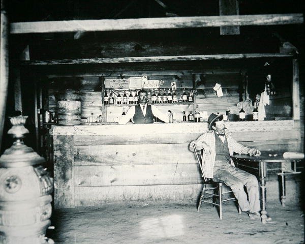 Egy szalon Albany megyében, Wyomingban, 1890 körül (f/w fotó) alkotó: American Photographer