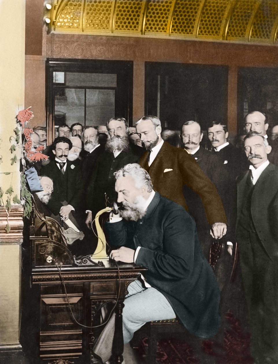 Alexander Graham Bell (1847-1922) október 18-án felavatta a New York-Chicago hosszú távú vonalat. alkotó: American Photographer