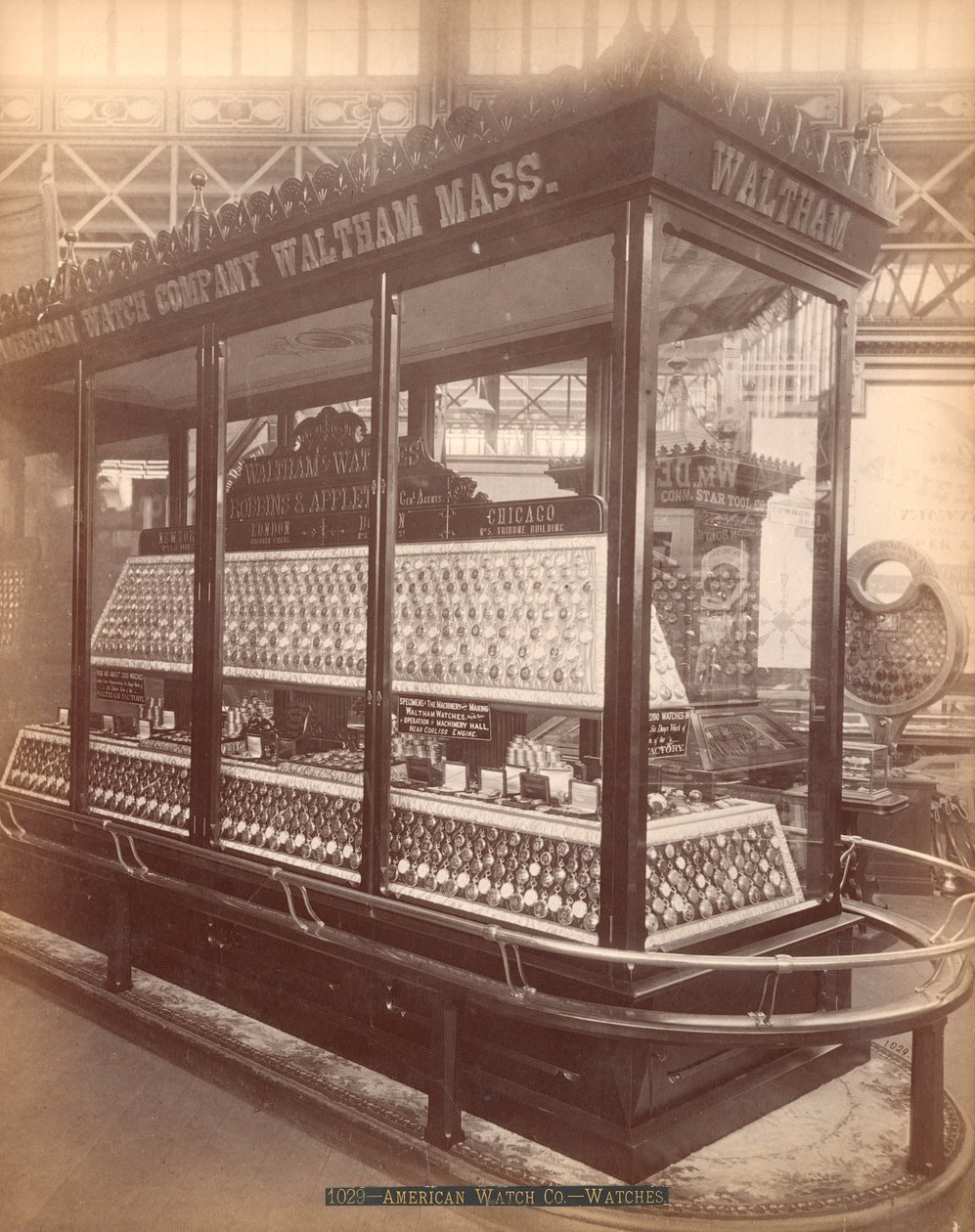 American Watch Co.s Exhibit, Főépület, Centennial International Exhibition, Philadelphia, 1876 (albumnyomat) alkotó: American Photographer