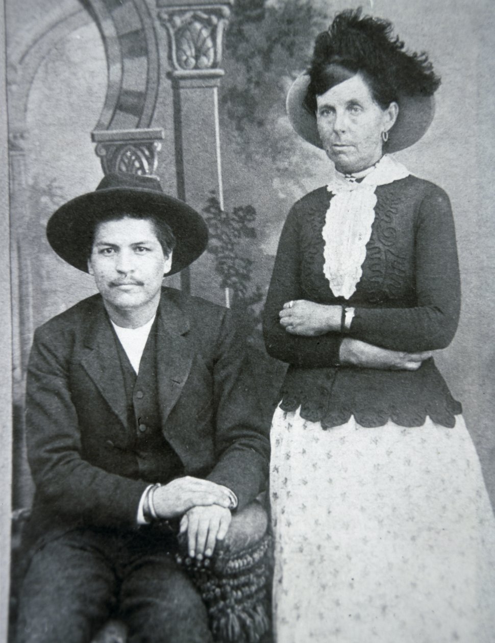 Belle Starr és szeretője, "Blue Duck" (fekete-fehér fotó) alkotó: American Photographer