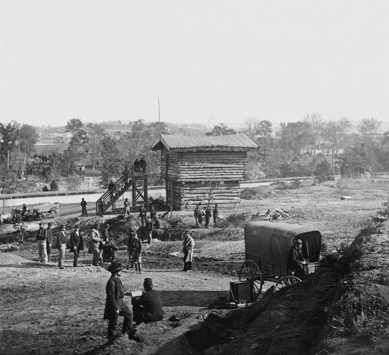 Tömbház Fort Haggerty közelében, az Arlington Ridge Roadon, Virginia államban, segít az Aqueduct Bridge őrzésében, 1862 körül alkotó: American Photographer