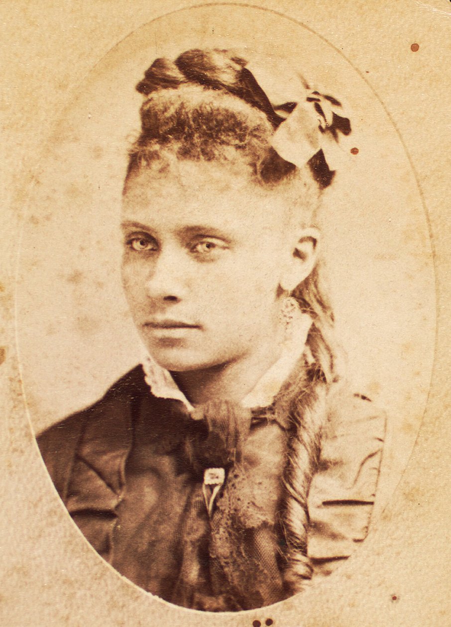 Carte de visite fiatal afro-amerikai nőről, 1880 körül alkotó: American Photographer