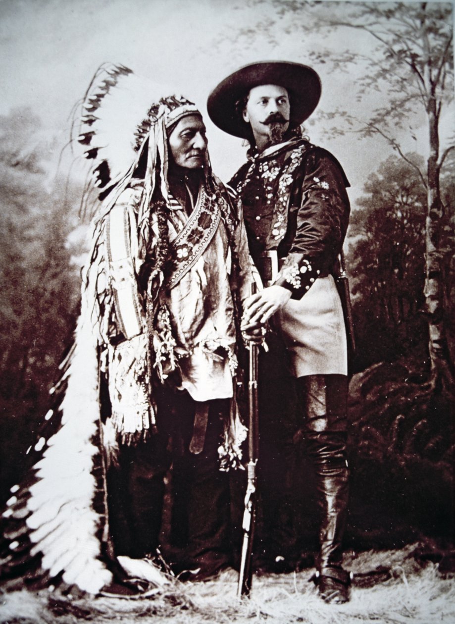 Chief Sitting Bull (1831-90) turnén Buffalo Bill Codyval (1846-1917) és vadnyugati show-jával (f/w fotó) alkotó: American Photographer