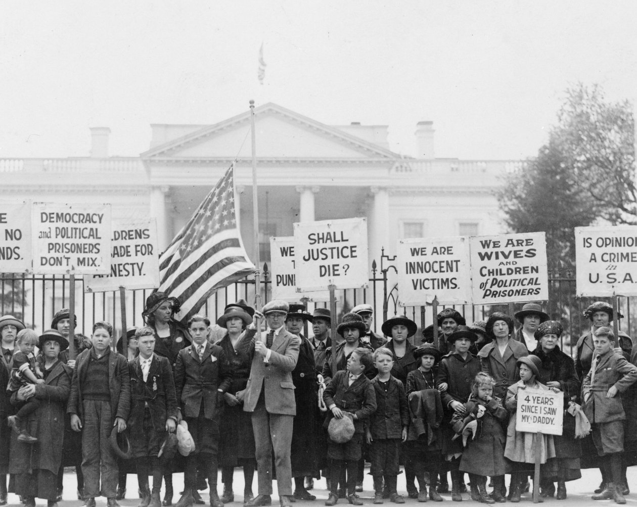 Gyerekek a Fehér Házban politikai foglyok szabadon bocsátásáért folyamodnak az elnökhöz, 1922 (f/w fotó) alkotó: American Photographer