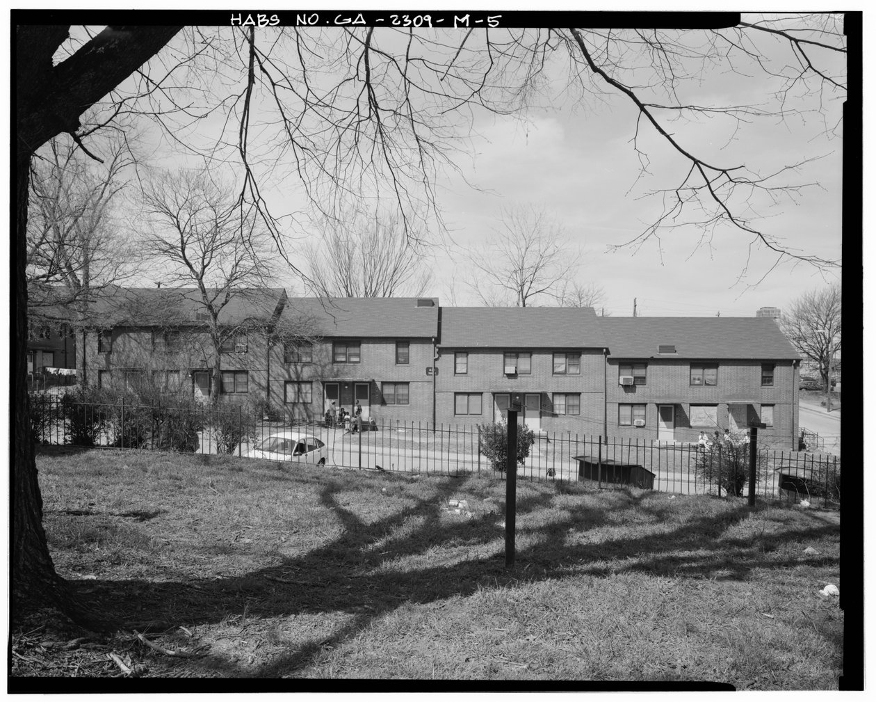 Keleti oldal – Clark Howell Homes, Building J-1, 432 Venable Street, Atlanta, Fulton County, GA (f/w fotó) alkotó: American Photographer