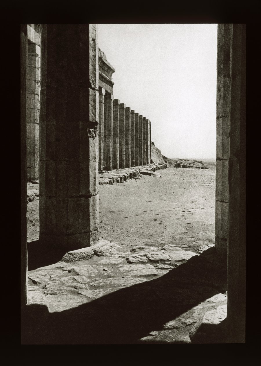 A Hatsepszuti Templom előtere, Deir El-Bahri (lámpás csúszda) alkotó: American Photographer