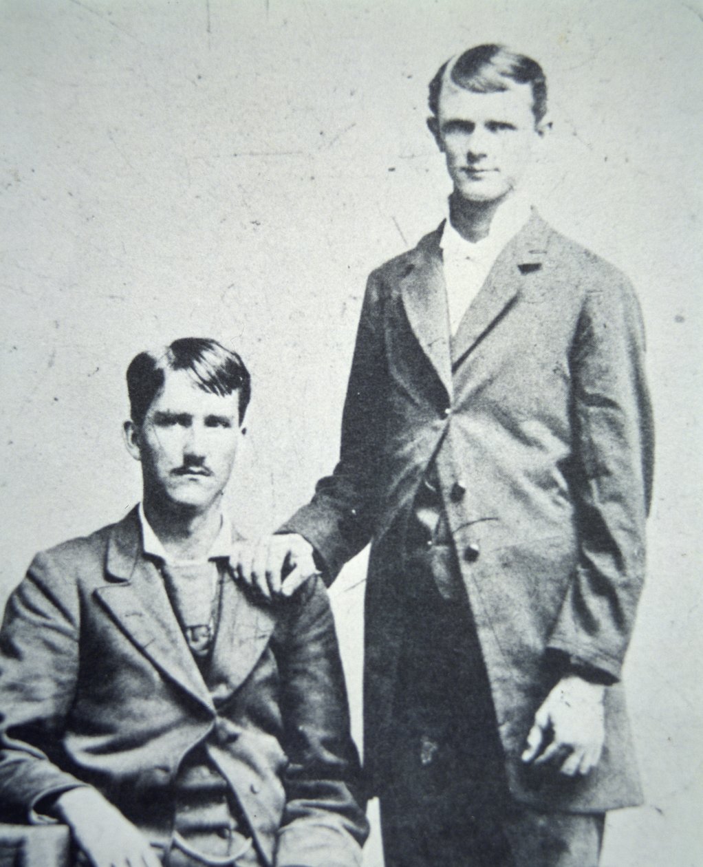 Frank (1843-1915) és Jesse James (1847-82) 1870 körül (f/w fotó) alkotó: American Photographer