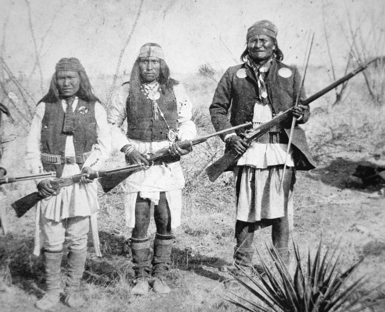 Geronimo és három apacs harcosa alkotó: American Photographer