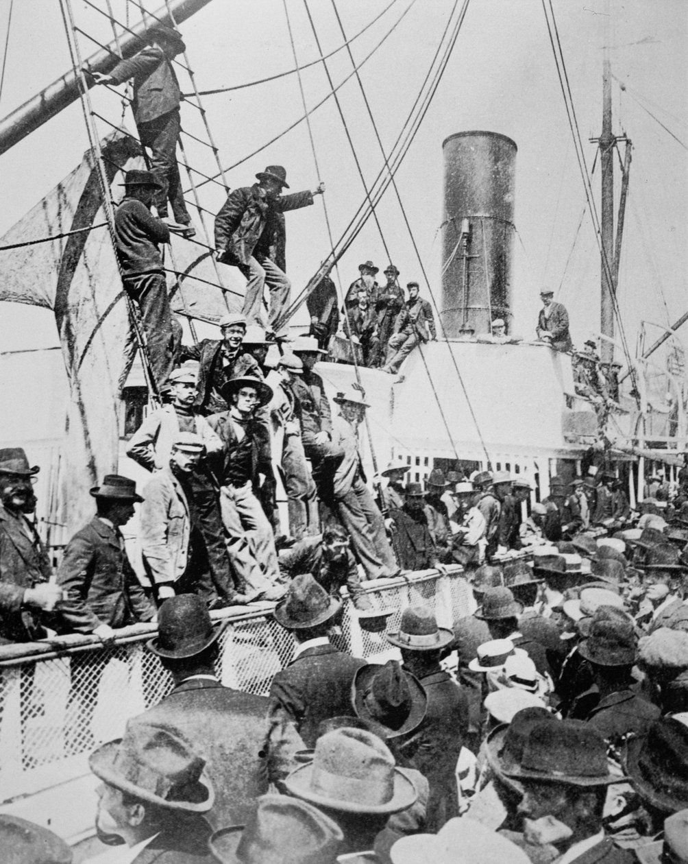 A reménybeli kutatók elhagyják Vancouvert a Klondike-i aranyláz idején (1897-98) 1898 (f/w fotó) alkotó: American Photographer