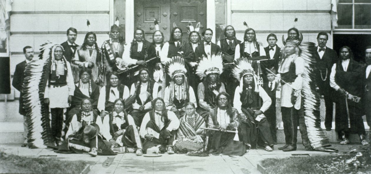 A sziú vezetők indiai delegációja Washington D.C.-ben, hogy tiltakozzon az 1868-as Fort Laramie Szerződés megsértése ellen alkotó: American Photographer