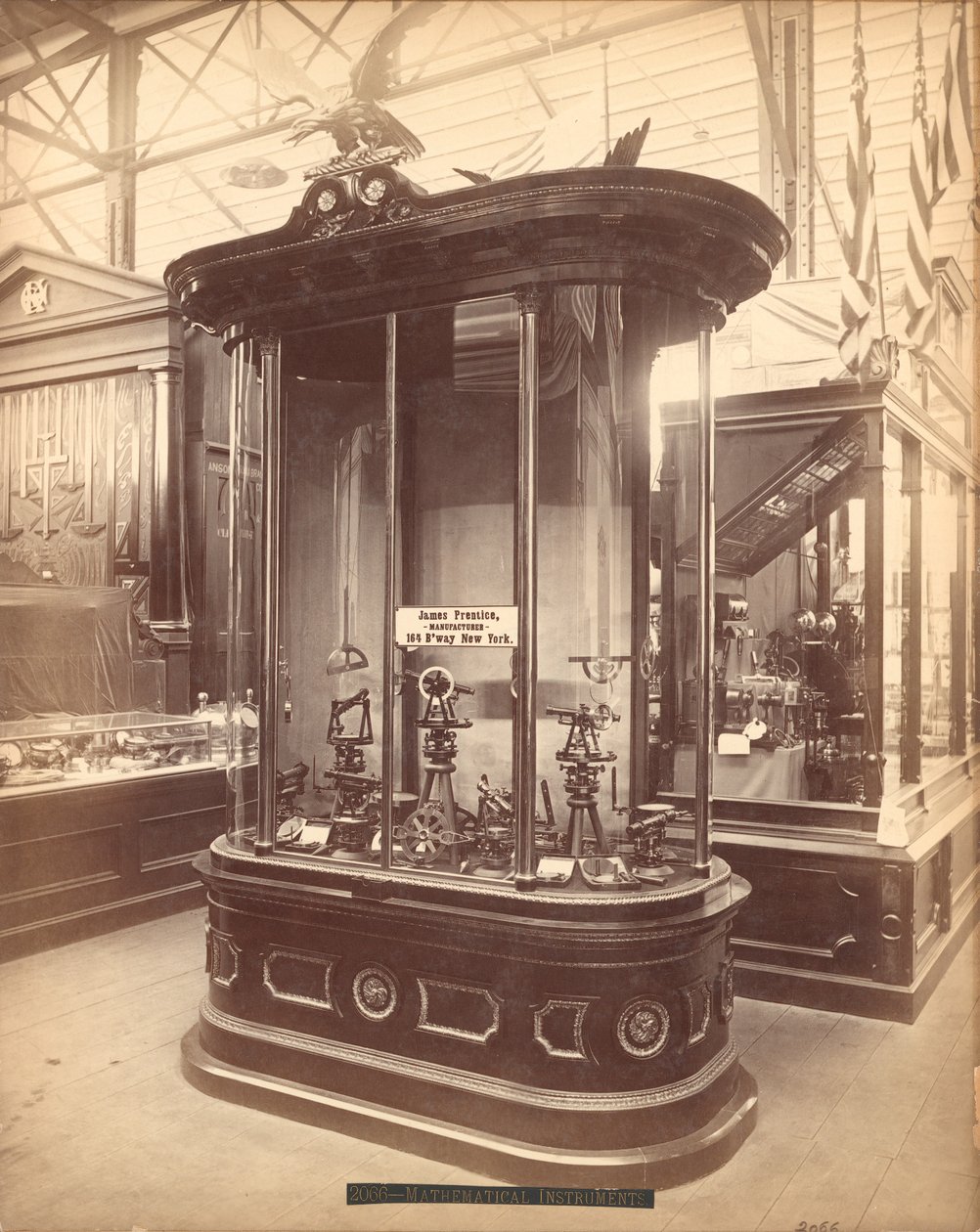 James Prentices kiállítás, főépület, százéves nemzetközi kiállítás, Philadelphia, 1876 (albumnyomat) alkotó: American Photographer