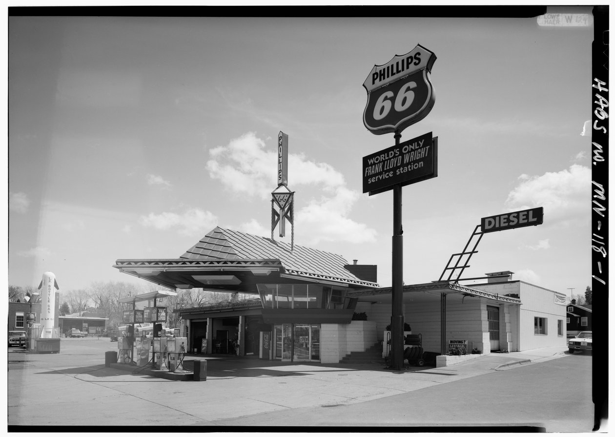 Lindholm Oil Company szervizállomás, Cloquet, Minnesota (f/w fotó) alkotó: American Photographer