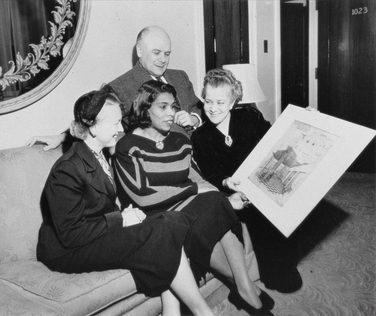 Marian Anderson (1897-1993) és Richard Bucky Fuller (1895-1983) két másik nővel alkotó: American Photographer