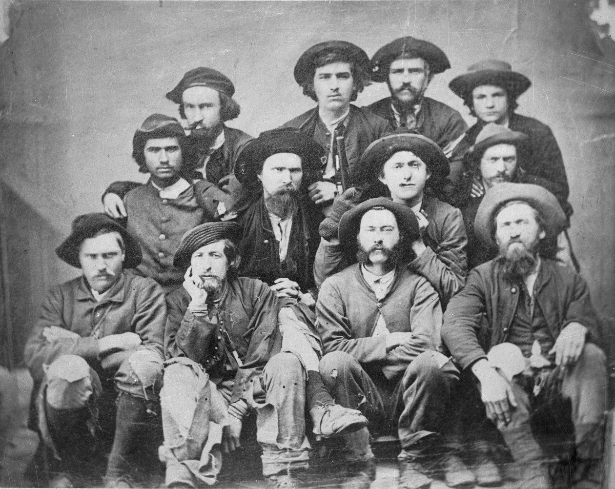 A Morgan’s Raiders tagjai a Douglas táborban alkotó: American Photographer