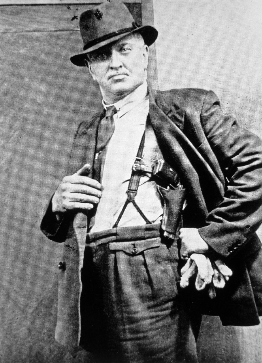New York-i rendőrség nyomozója, 1920 körül (f/w fotó) alkotó: American Photographer