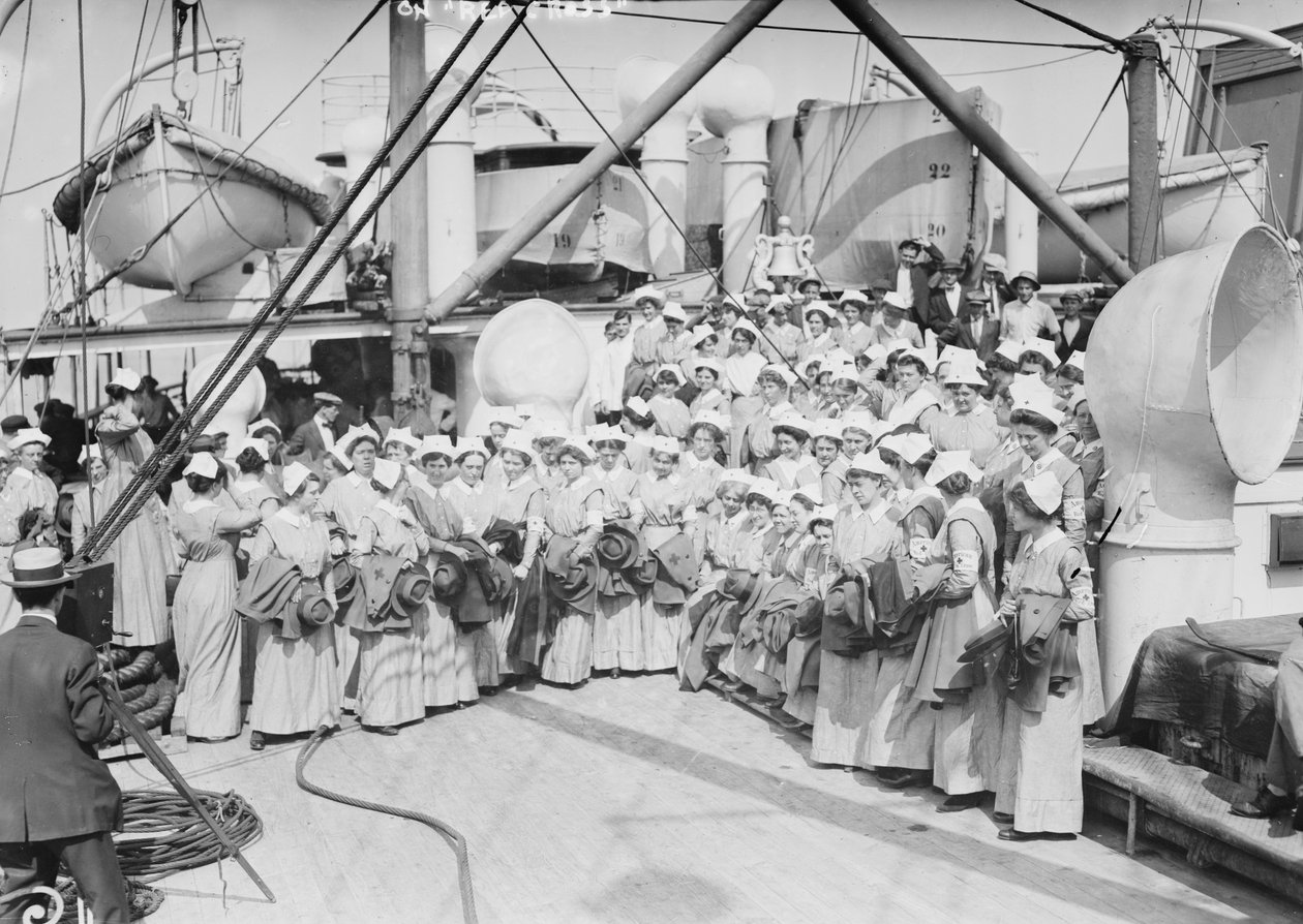 A Vöröskeresztnél, 1914 alkotó: American Photographer