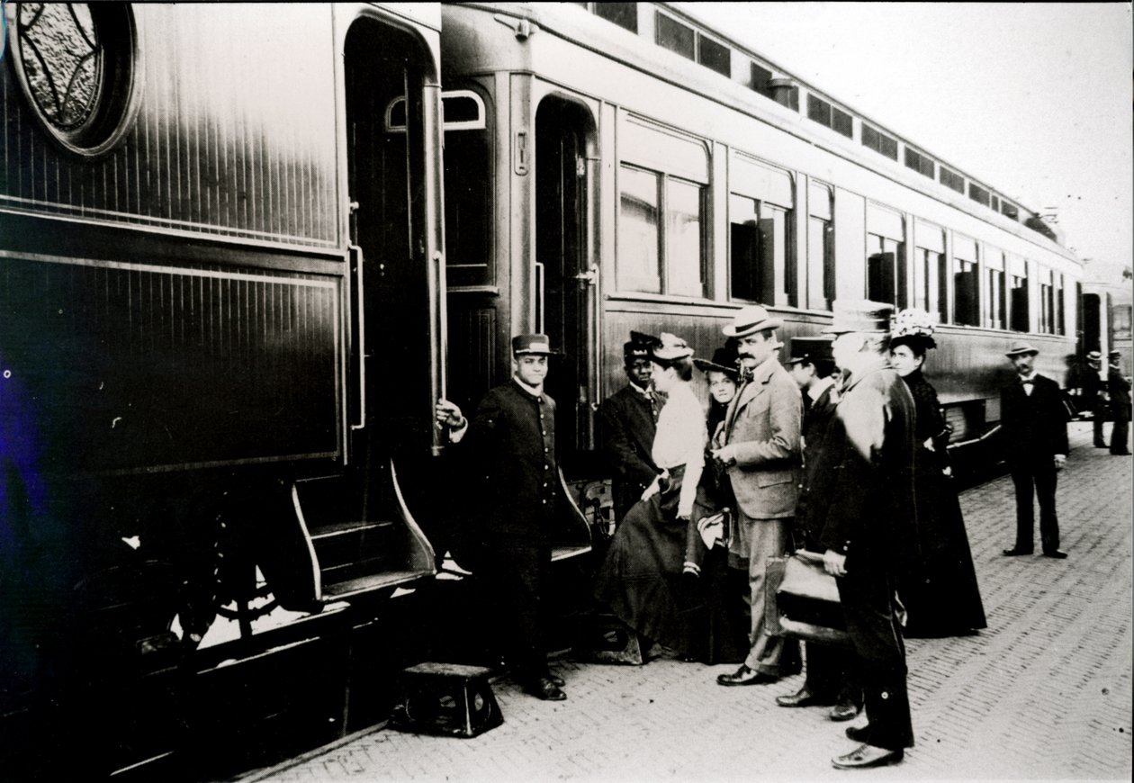 Utasok a Chicago, Burlington & Quincy Railroad első osztályú Pullman kocsijába szállva 1910-ben (f/w fotó) alkotó: American Photographer