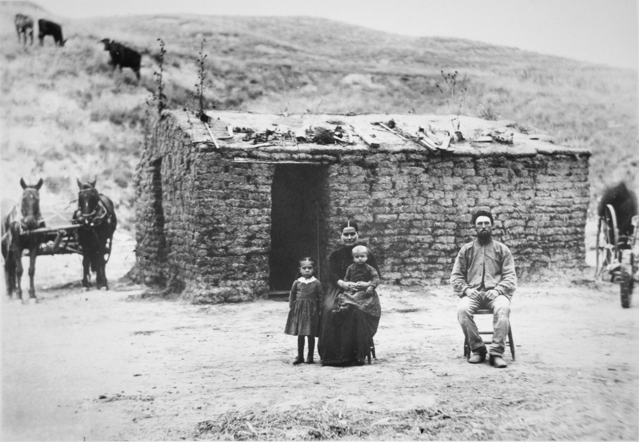Úttörő család a nebraskai házával alkotó: American Photographer