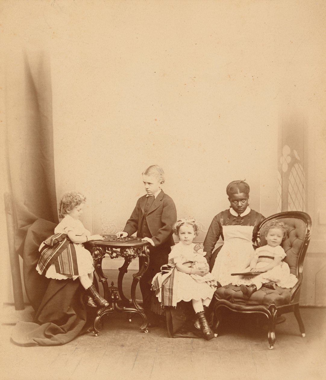 Női portré négy gyermekkel,1860-as évek (fotó) alkotó: American Photographer