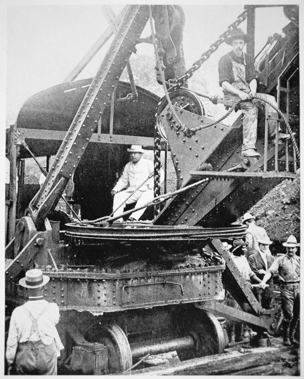 Theodore Roosevelt elnök egy óriási gőzlapátban a Culebra-kivágásnál a Panama-csatorna ásása közben, 1906. november (f/w fotó) alkotó: American Photographer