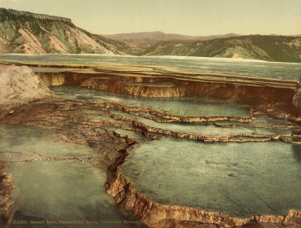 Summit Basin, Mammoth Hot Spring, Yellowstone Nemzeti Park, 1898 körül (photochrom) alkotó: American Photographer