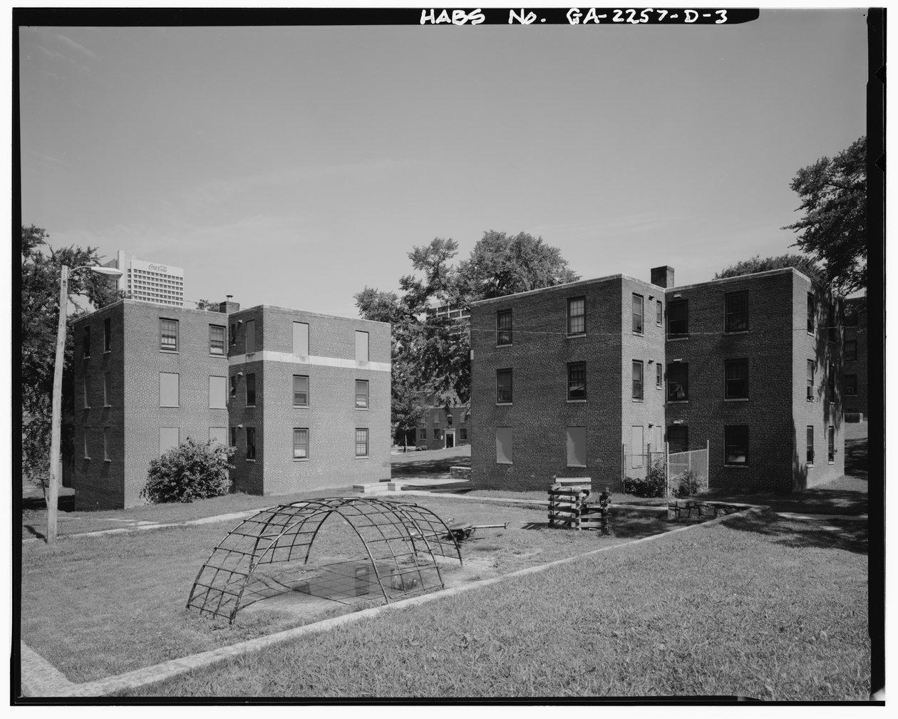 Techwood Homes, Building No. 2, 569-573 Techwood Drive, Atlanta, Fulton County, GA (f/w fotó) alkotó: American Photographer