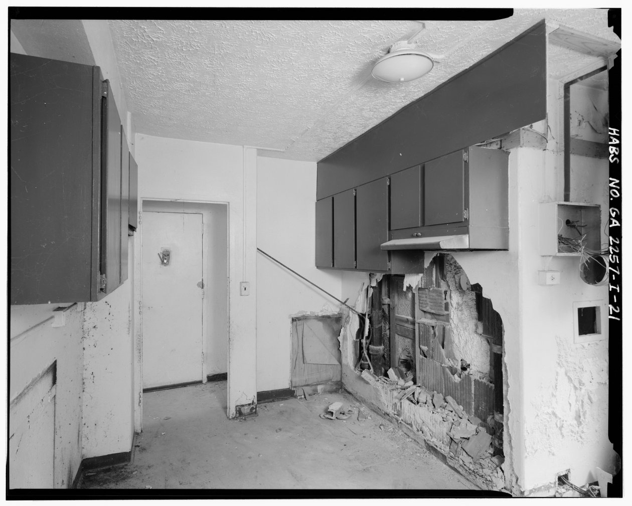 Tipikus konyha, 3 hálószobás apartman. - Techwood Homes, Building No. 6, 465 Techwood Drive & 119-125 Hunnicutt Street, Atlanta, Fulton County, GA alkotó: American Photographer