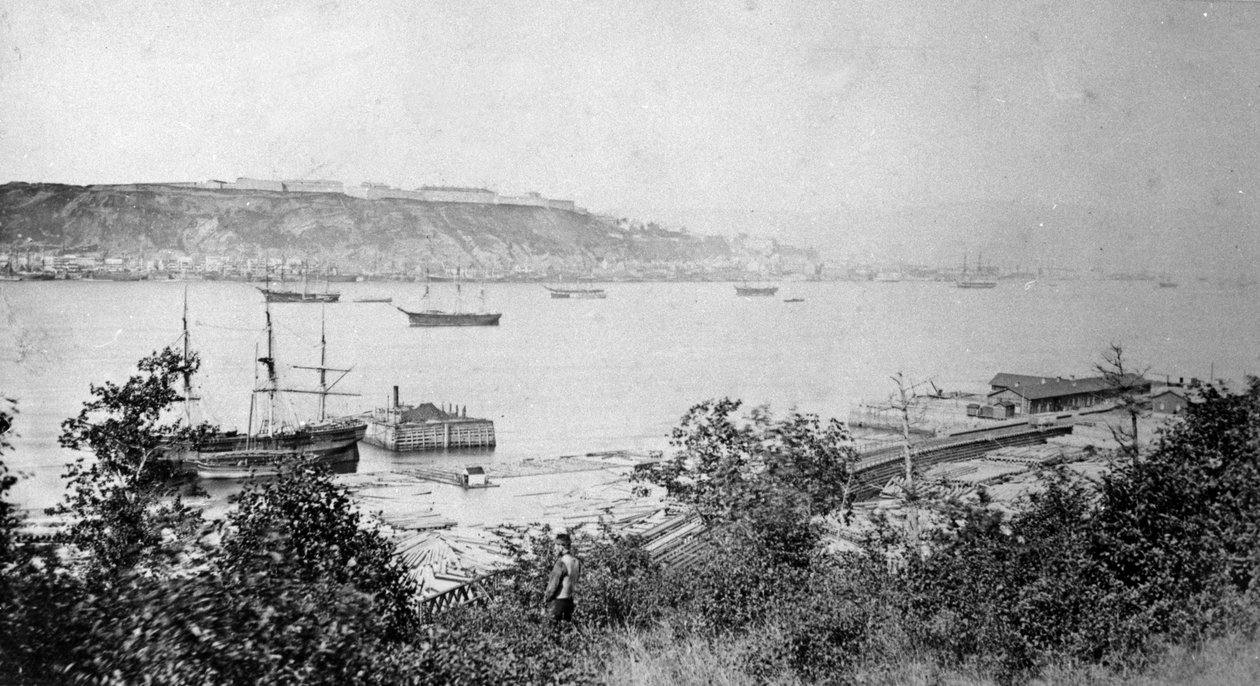 Quebec városának kilátása a kikötő túloldalán, 1880-95 körül alkotó: American Photographer