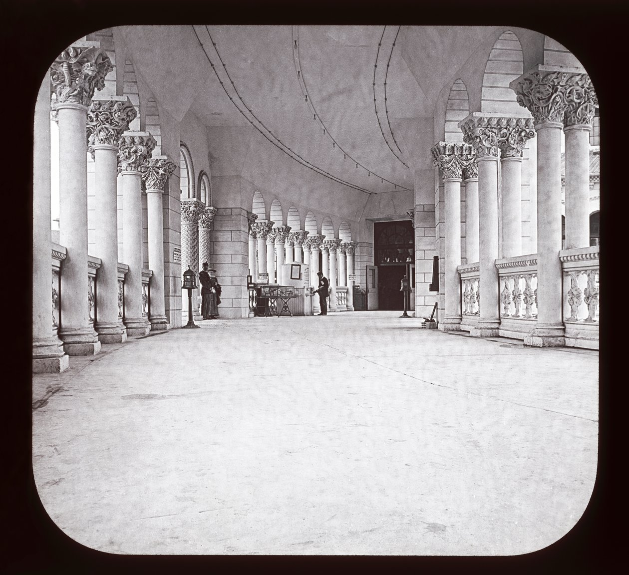 Worlds Columbian Exposition: Fisheries Colonade, Chicago, 1893 (lámpás csúszda) alkotó: American Photographer