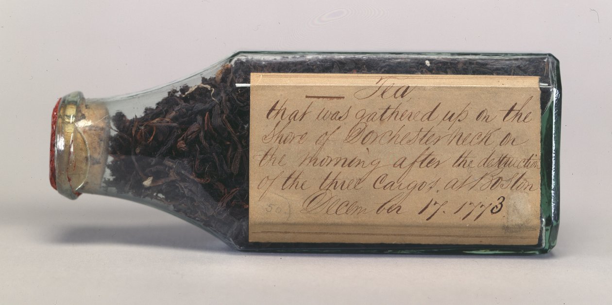 Boston Tea Party tealevelek üvegben, T.M. gyűjtötte. Harris, Dorchester Neck, 1773. december alkotó: American School
