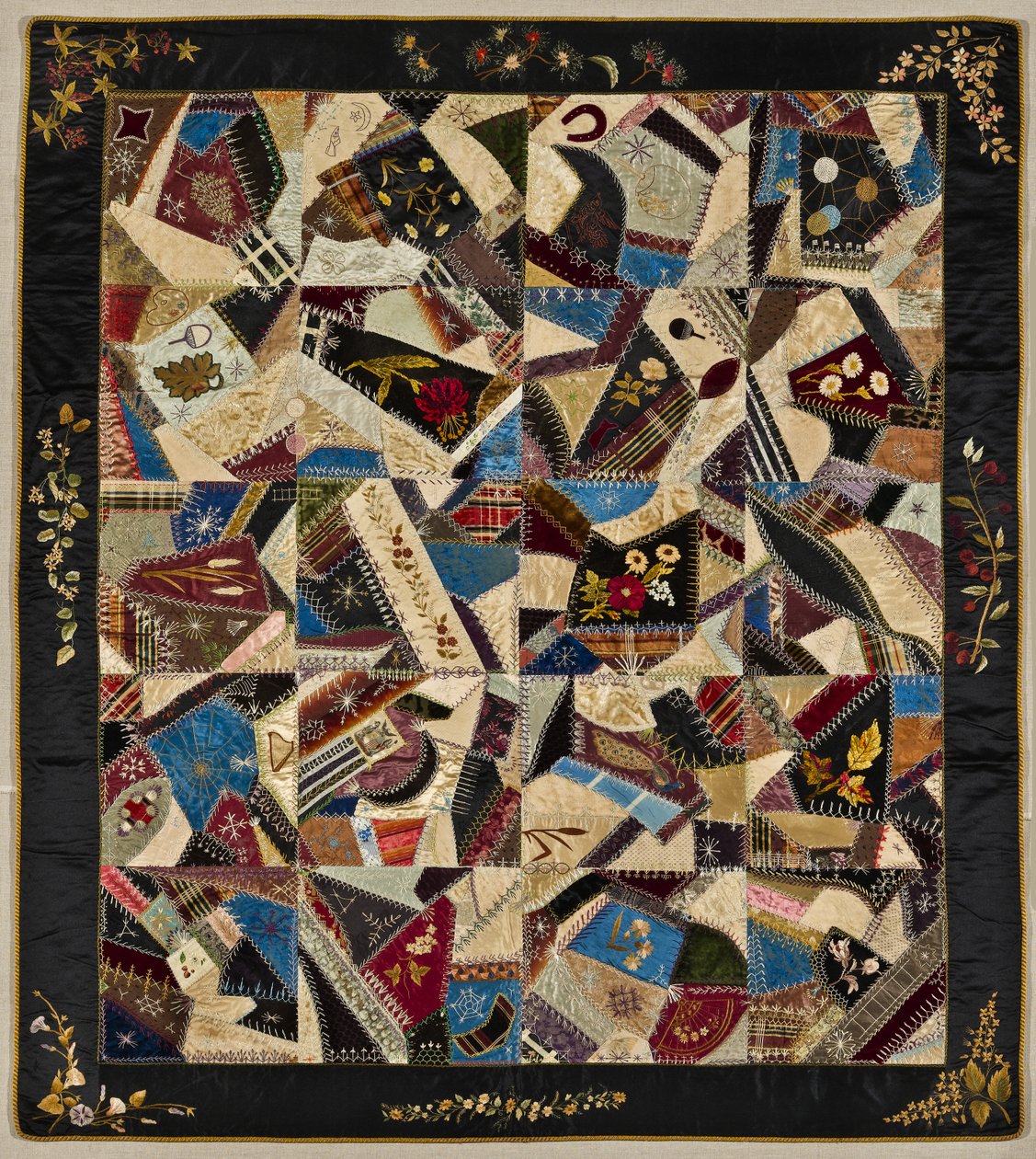 Crazy Quilt, 1875-1900 körül (selyem, brokát és bársony) alkotó: American School
