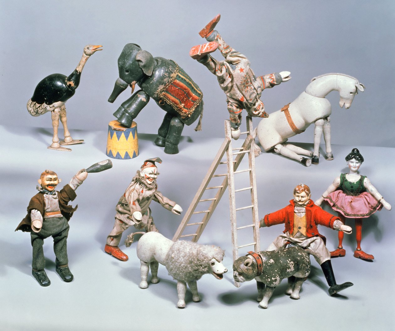 Humpty Dumpty Circus akrobaták és menazséria. 1900 körül (fa és papírmasé) alkotó: American School