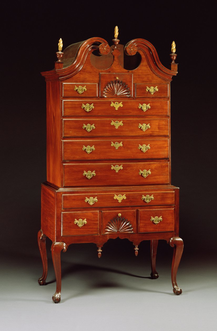 Anna királynő magas fiókos szekrényeket faragott, Connecticut vagy New York, 1760-80 alkotó: American School