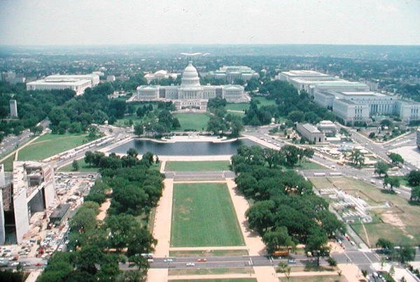 Kilátás az Egyesült Államok Capitoliumára és a National Mall-ra alkotó: American School