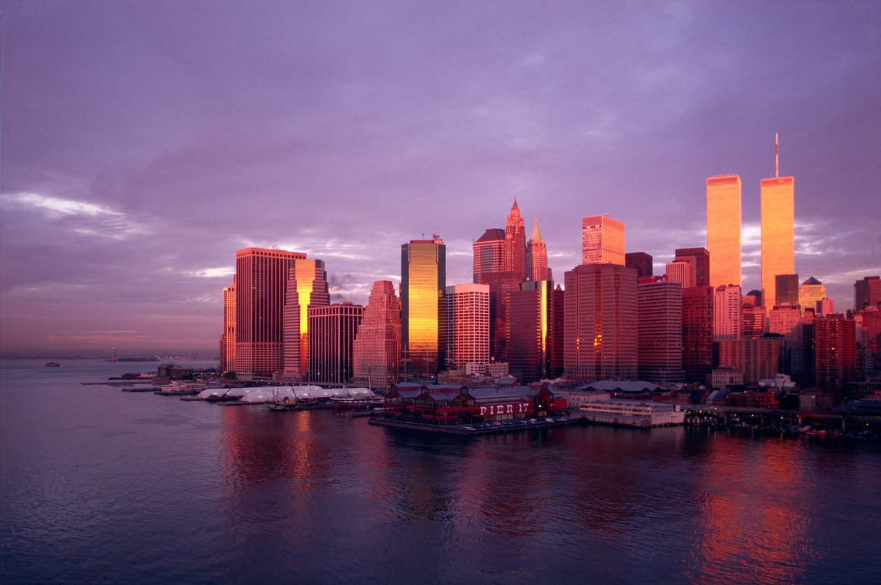 Kilátás a pénzügyi negyedre az East River túloldalán alkotó: American School