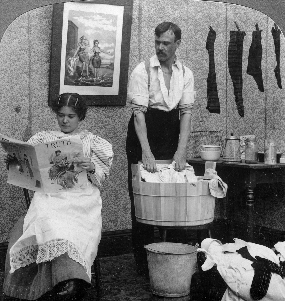 Az új nő, mosónap. alkotó: American Stereoscopic Company