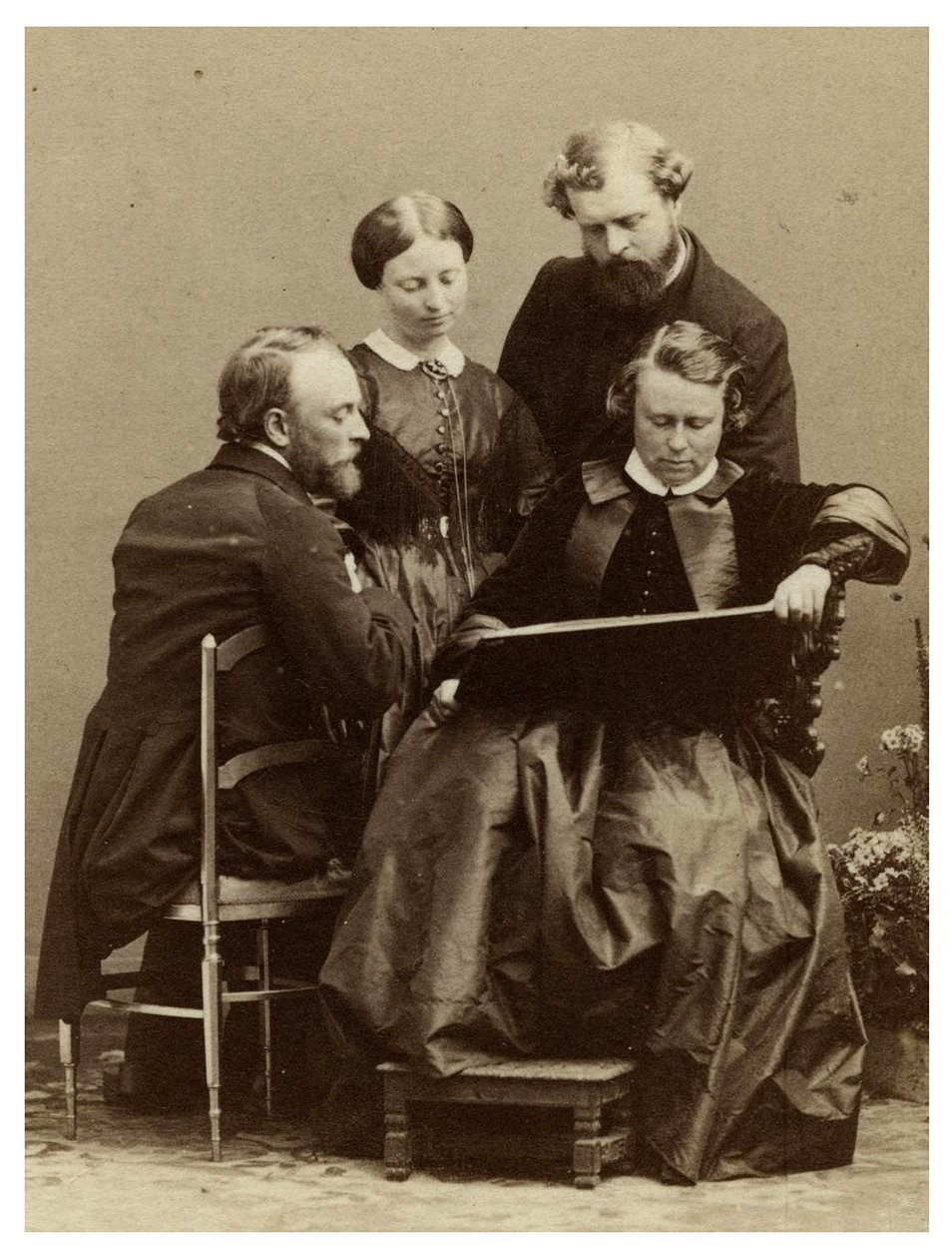 Marie-Rosalie (Rosa) Bonheur három ismeretlen családtaggal, 1888 körül alkotó: Andre Adolphe Eugene Disderi