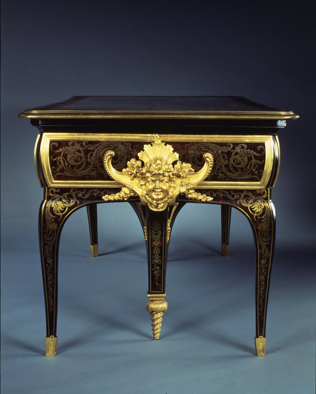 XIV. Lajos bureau plat (ormolu, sárgaréz, teknőspáncél és ébenfa) (lásd még: 1209563) alkotó: Andre Charles (attr. to) Boulle
