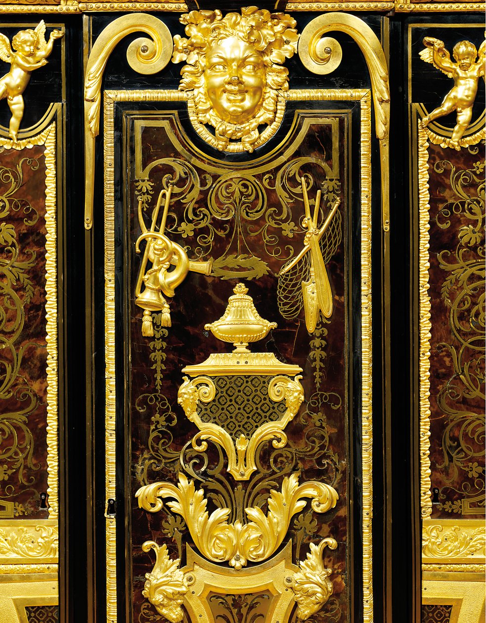 Louis XIV petit armoise, 1700-1710 körül (ormolu, sárgaréz, teknősbékahéj, ébenfa és intarzia) alkotó: Andre Charles (attr. to) Boulle