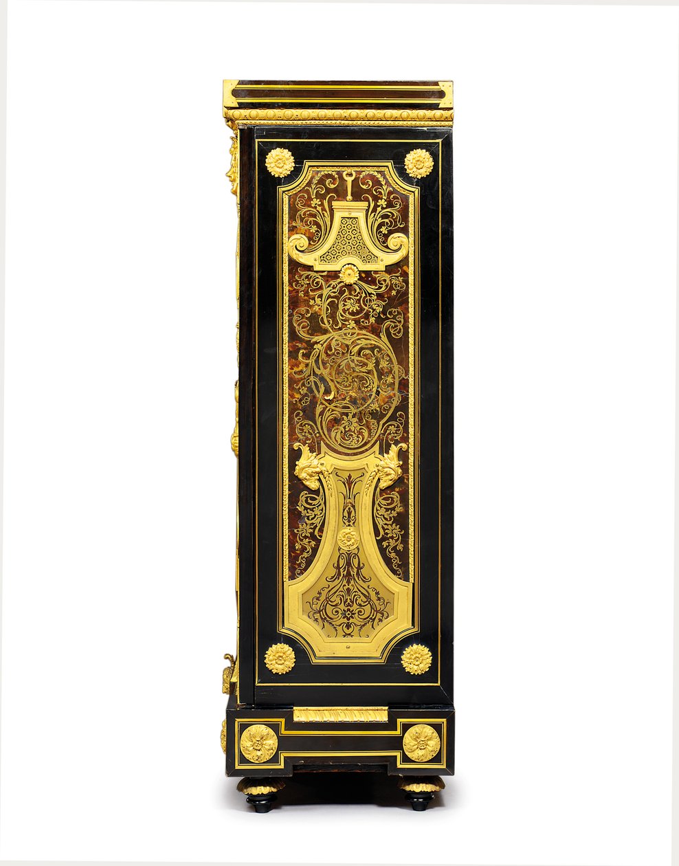 Louis XIV petit armoise, 1700-1710 körül (ormolu, sárgaréz, teknősbékahéj, ébenfa és intarzia) alkotó: Andre Charles (attr. to) Boulle