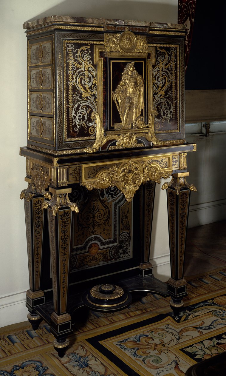 Art France: A kabinet XIV. Lajos király (1638-1715) alakját díszíti Hercules Gauloisban. Andre Boulle (1642-1733) bútorai 1700 körül. Magasság: 1,87 m. Párizs, Musee du Louvre alkotó: Andre Charles Boulle