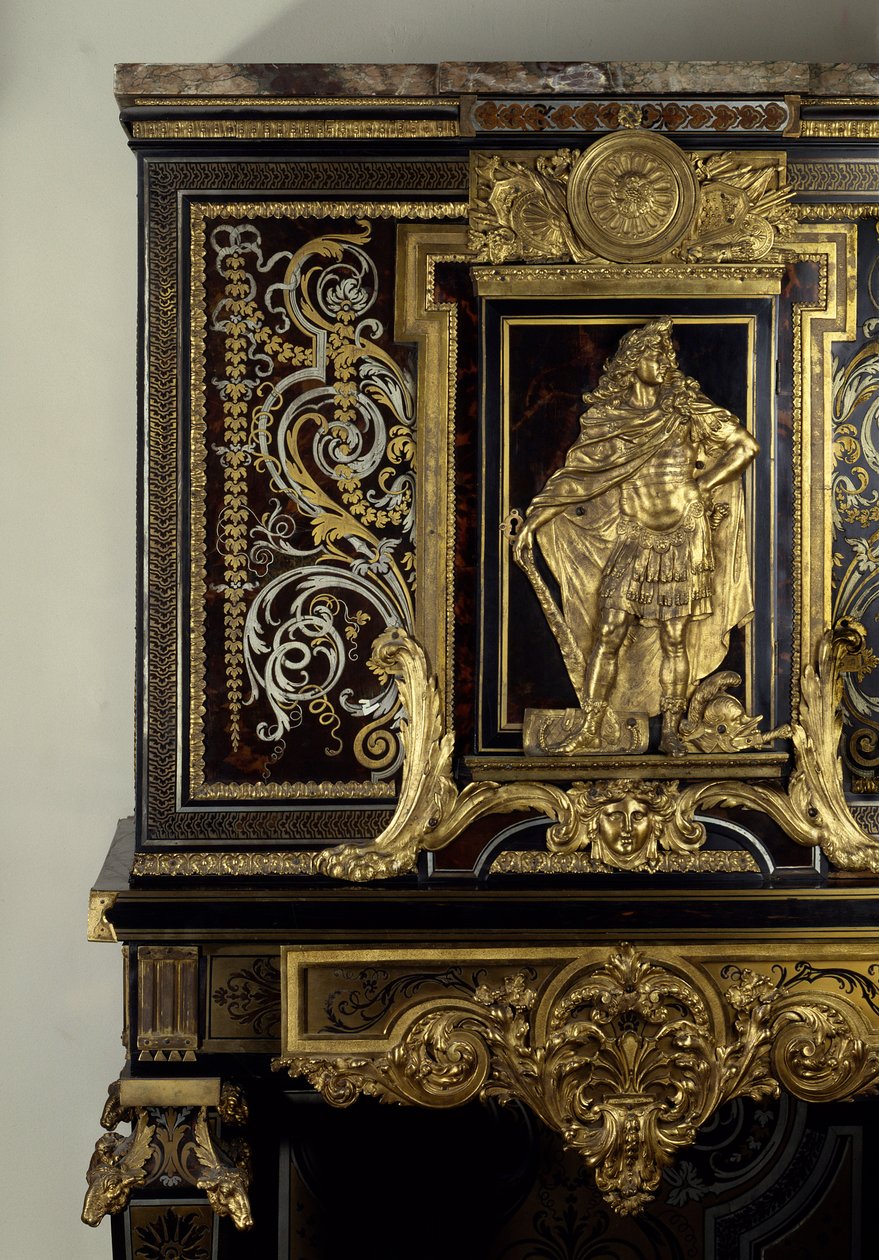 Art France: A kabinet XIV. Lajos király (1638-1715) alakját díszíti Hercules Gauloisban. Részlet. Andre Boulle (1642-1733) bútorai 1700 körül. Magasság: 1,87 m. Párizs, Musee du Louvre alkotó: Andre Charles Boulle