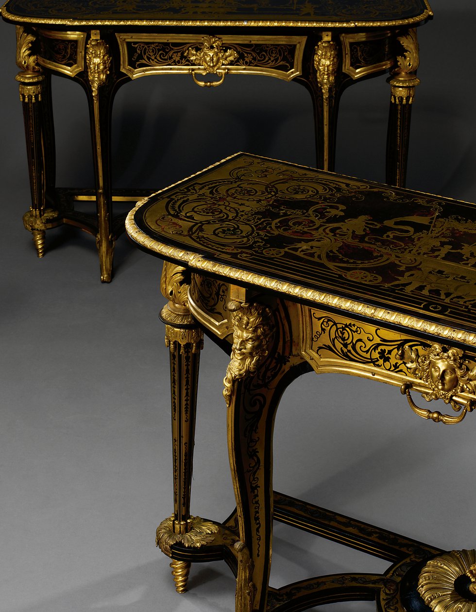 Egyező pár XIV. Lajos mólóasztal, 1710 körül alkotó: Andre Charles Boulle