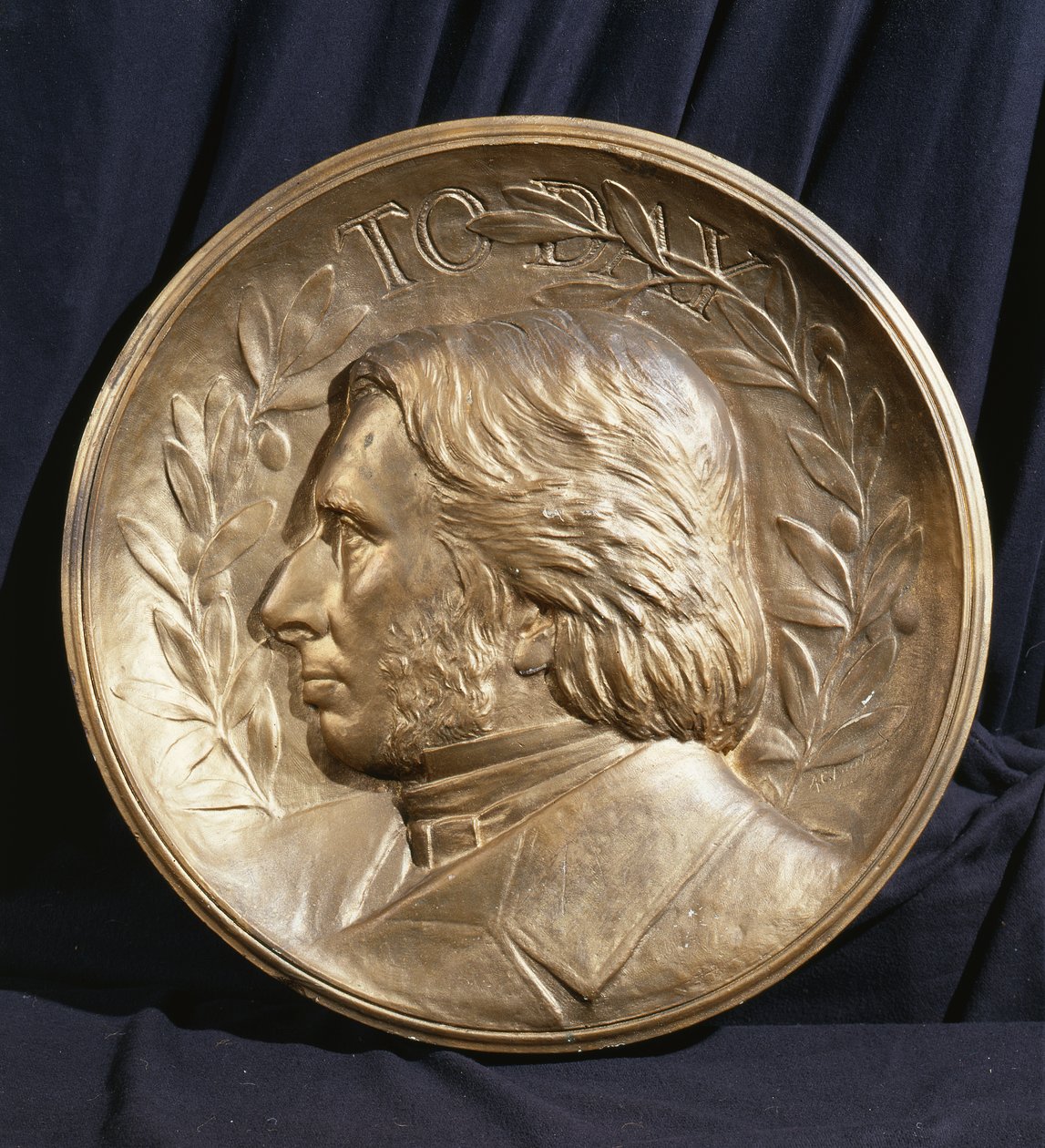 John Ruskin medalion portréja (gipsz) alkotó: Andrea Carlo Lucchesi