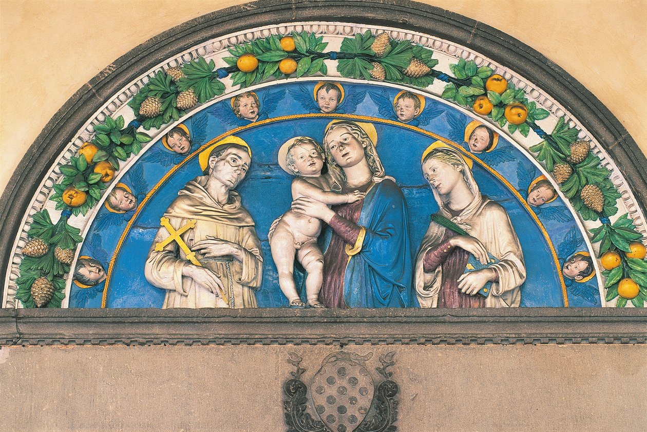 Mázas terrakotta lunetta, amely Madonnát a gyermekkel a szentek között ábrázolja alkotó: Andrea Della Robbia